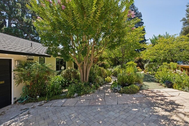 Photo - 970 Palo Alto Ave