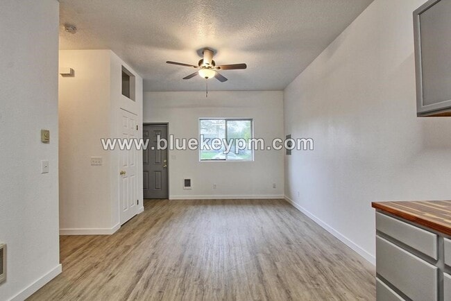 Photo - 1 Bed, 1 Bath Duplex Unit in Parkrose
