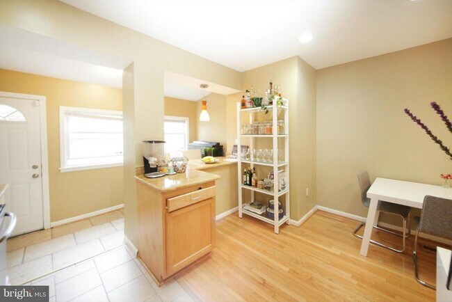 Photo - 2309 3rd St NE