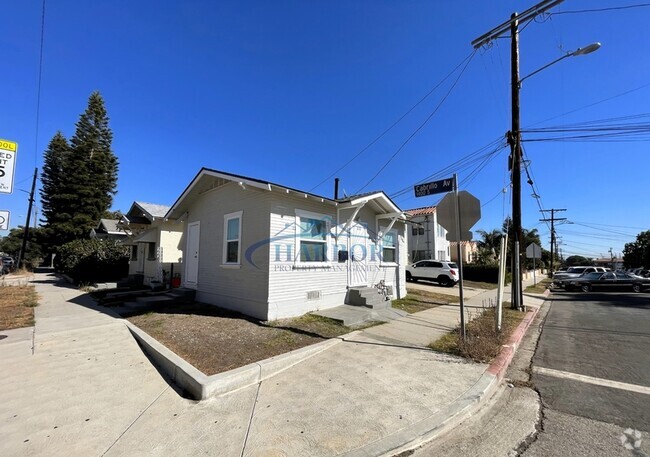 Building Photo - 790 W 15th St Rental