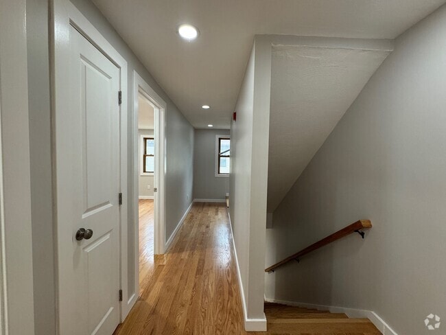 Building Photo - 41 Ashford St Unit 3 Rental