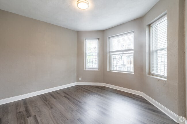 2BR, 1BA - 750SF - Primary Bedroom