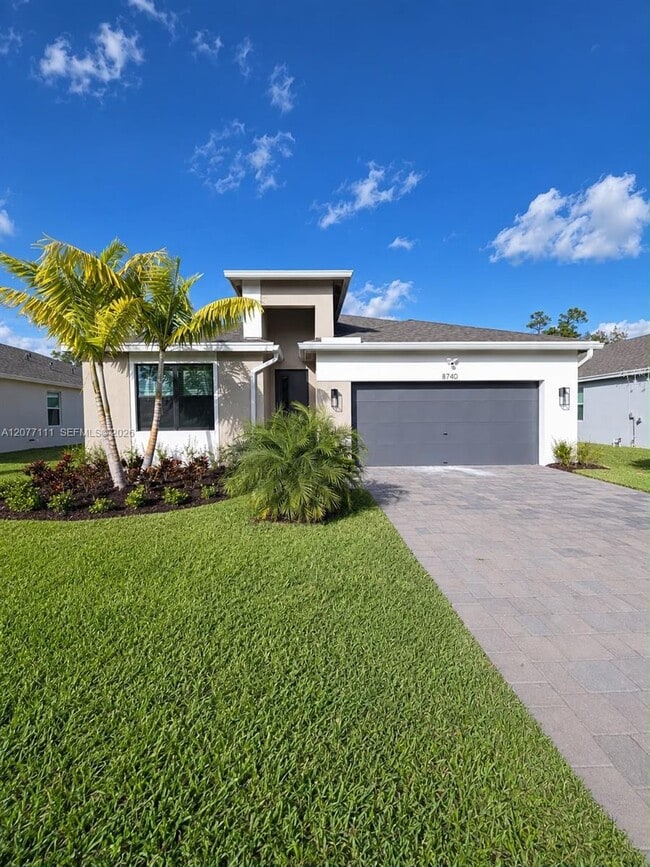 Building Photo - 8740 SW Kanner Oaks Dr
