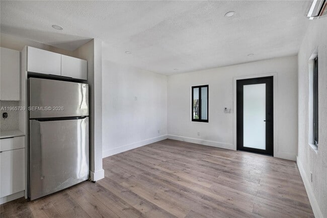 Photo - 6905 NW 4th Ct Unidad B