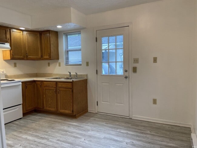 Photo - Duplex/ 2 -2 bedroom 1 bath with detached garage