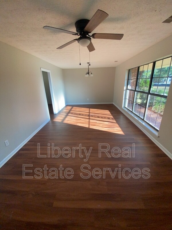 Photo - 719 S Main St