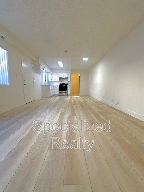 Photo - 342 E Providencia Ave Unit 101