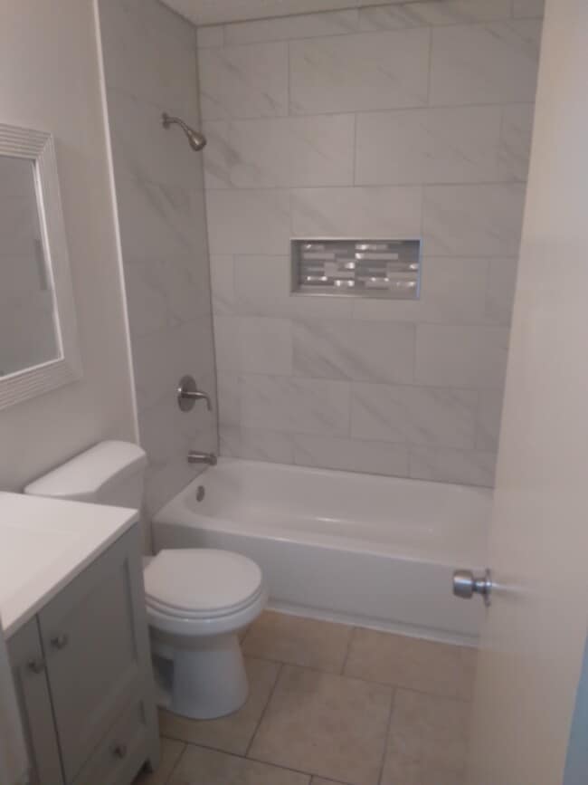 Building Photo - 4507 67th St W Unit 4507c Rental
