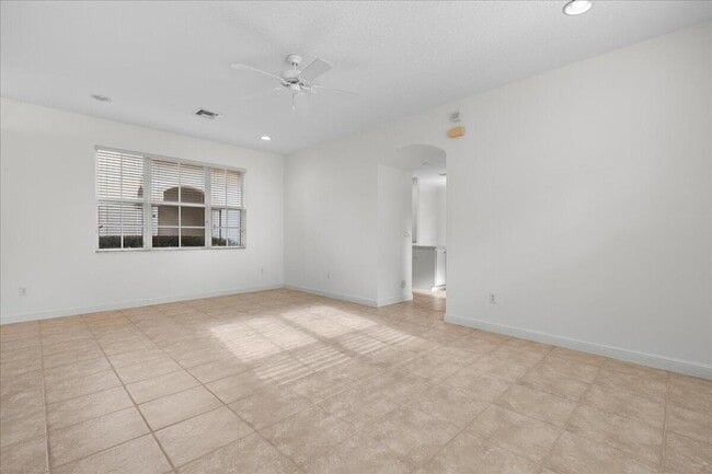 Photo - 556 Tomahawk Ct