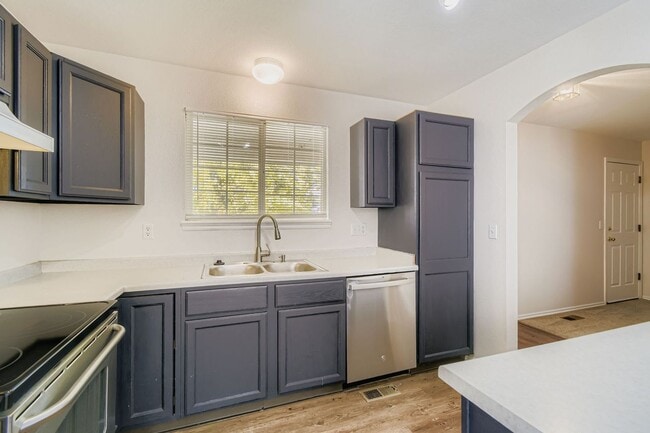 Photo - Bright & Spacious 3-Bedroom Home in Fox Run