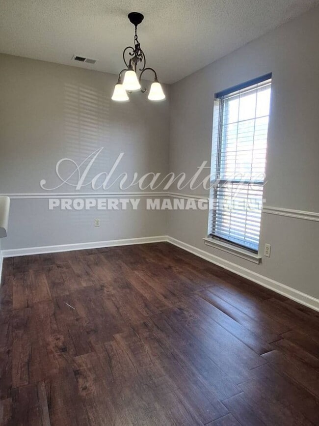 Raleigh/ Bartlett Newly Renovated Duplex f... Townhome Townhome