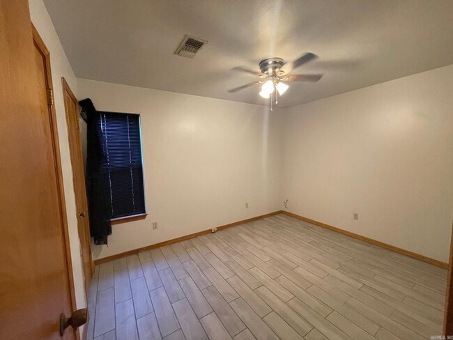 Photo - 11603 Warren Rd