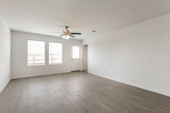 Photo - 3724 Axis Hl St