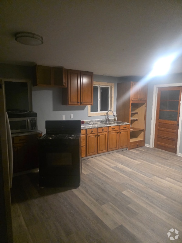 Building Photo - 2409 E 8th St Rental