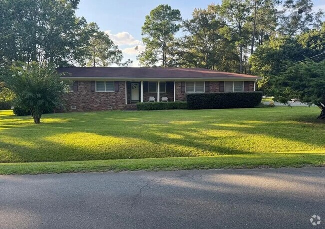 Building Photo - 3 Bed 2 Bath Brick Home