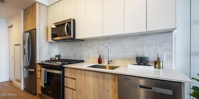 Photo - 817 N 6th St Unidad S2