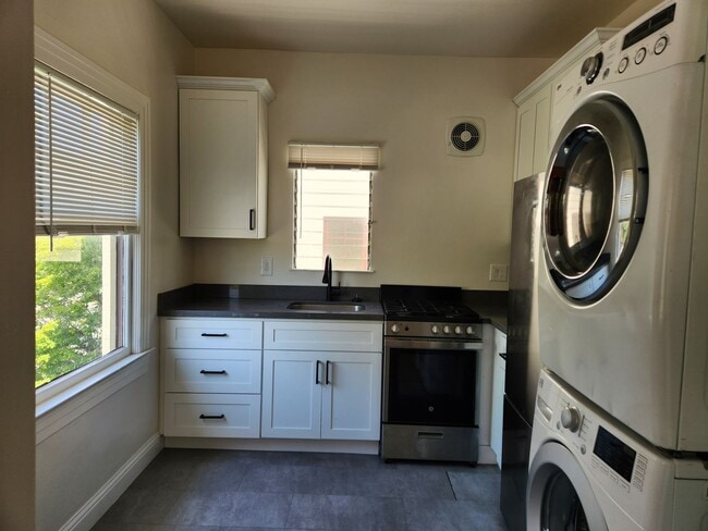 Photo - College Ave Apartment for Rent Unit B