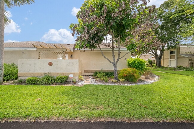 Photo - Renovated 2/2 in Oakwood Villas! Unit 107