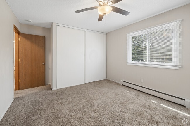 1BR, 1BA - 800SF - Bedroom