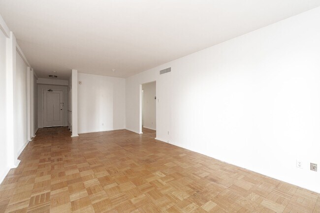 49 St Clair Ave W Unit 406