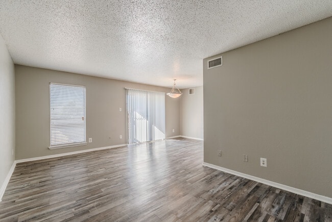 Dylan Apartments