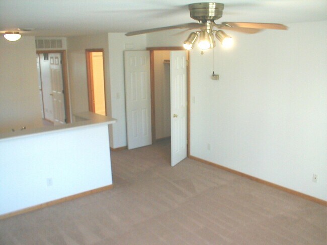 921 E Grand Ave