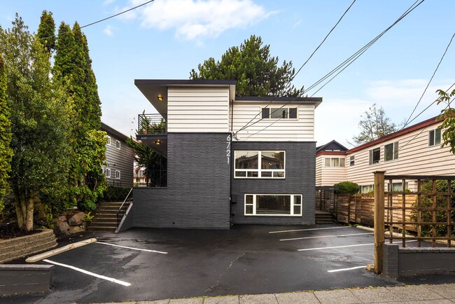 Building Photo - 6721 24th Ave NW Unit 3