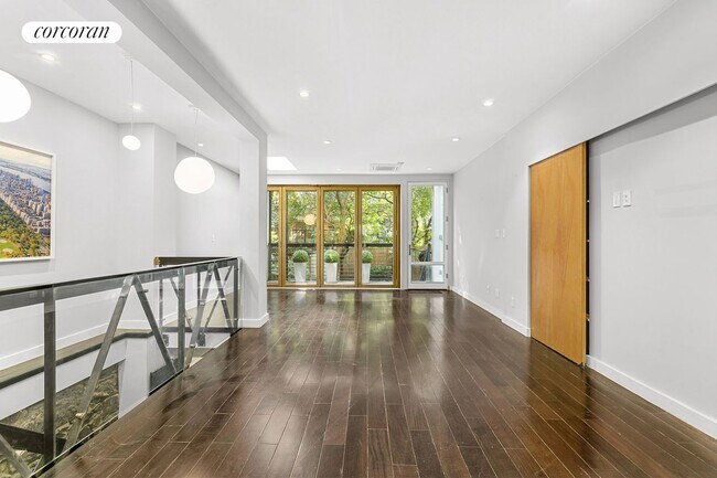 Photo - 448 W 25th St