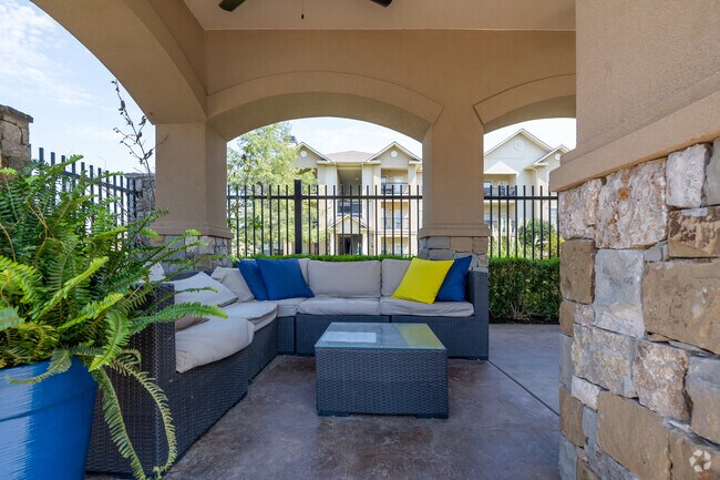 Photo - Marquis on Memorial