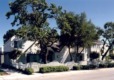 Photo - Laureola Oaks
