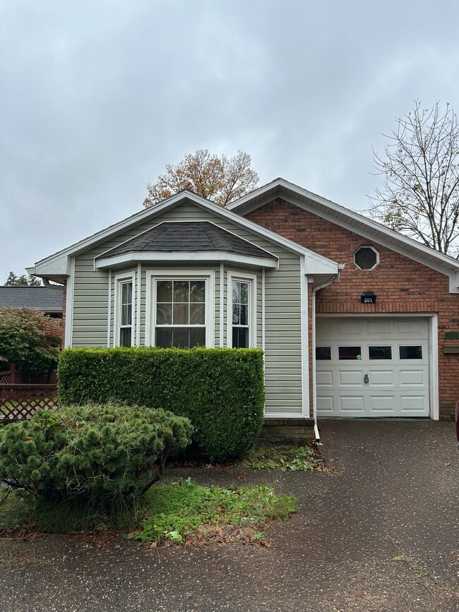 Building Photo - 201 Morningside Dr