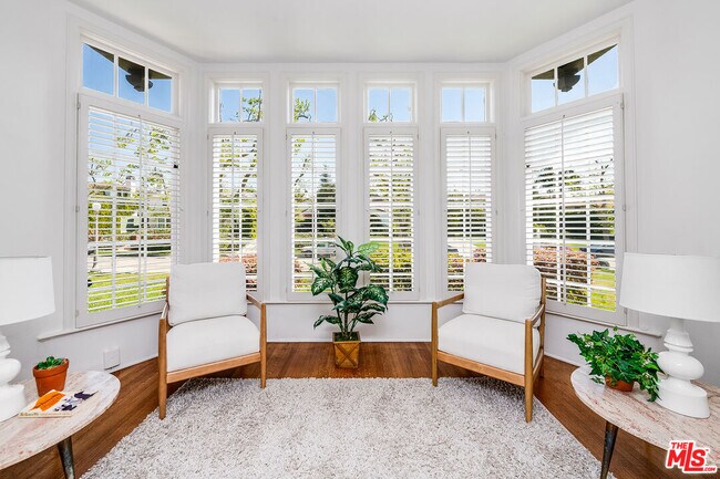 Photo - 157 N Las Palmas Ave