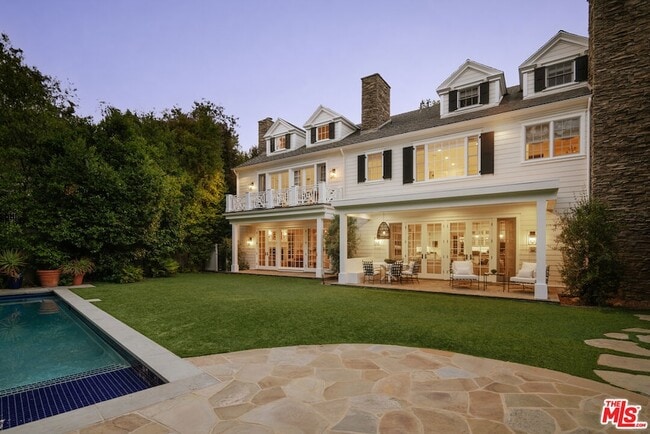 2435 Mandeville Canyon Rd