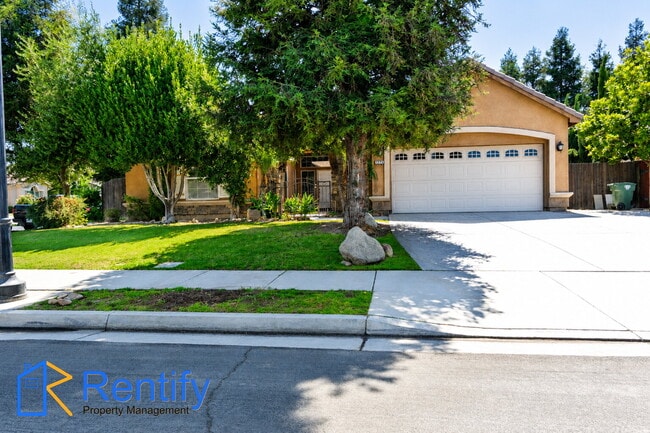 Building Photo - 4 bed, 2.5 bath home in NW Bakersfield - Gardener included