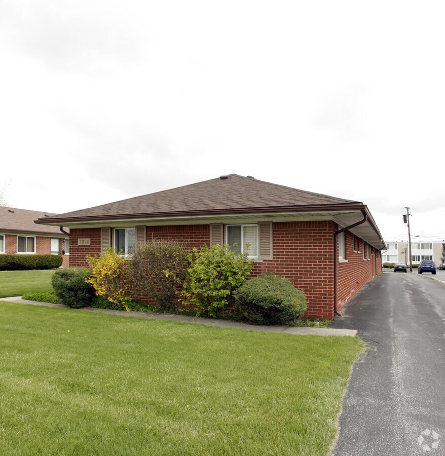 Photo - 3826 Devon Rd