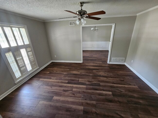 Photo - Spacious 3BR/2BA Memphis Rental with 2-Car Garage, High Ceilings & Screened Porch