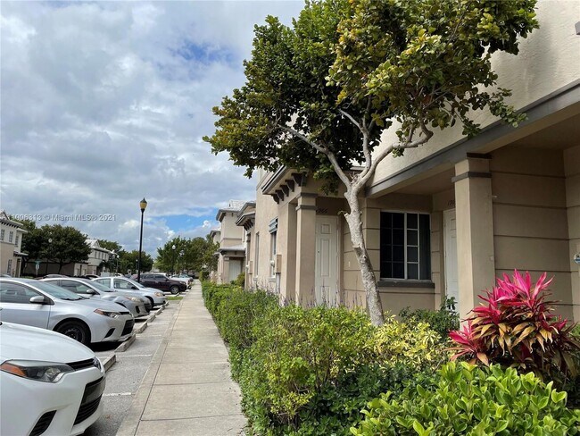 Building Photo - 1966 Freeport Dr Unit 1966 Feeport Lane