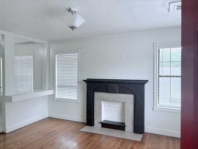 Photo - Vintage Charm Meets Downtown Convenience! Unit 2