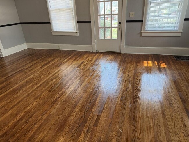 Photo - 1601 E Unaka Ave