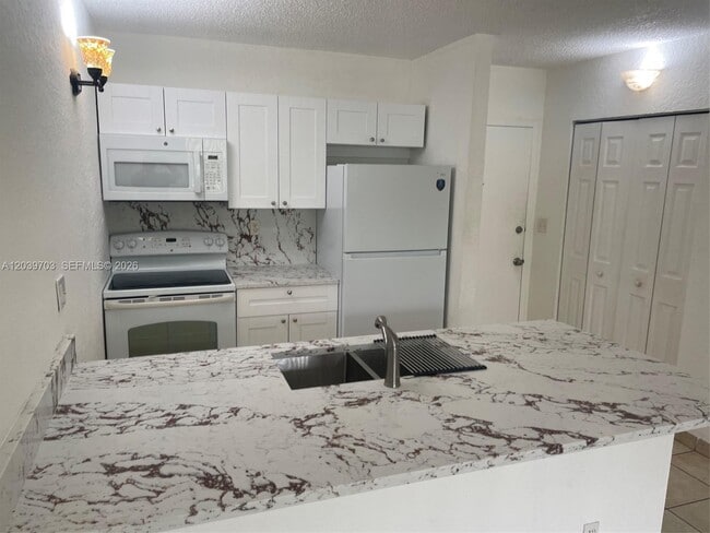 Building Photo - 2401 Riverside Dr Unit 203-B