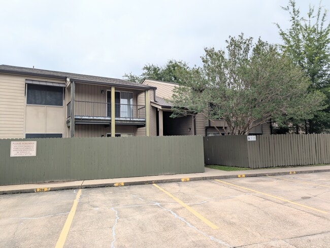 Building Photo - 220 Doucet Rd Unit 201a