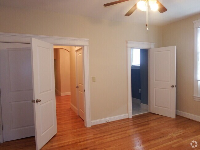 Building Photo - 300 E 31st St Unit 1 Rental