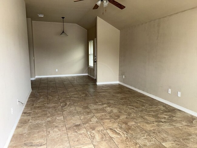 Photo - 504 Sladecek Dr