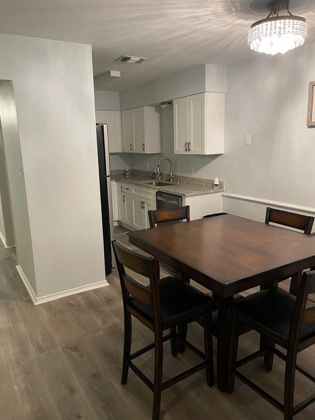 1103 Airline Dr. - 1103 Airline Dr.