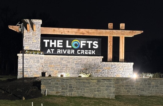 Building Photo - River Creek Lofts