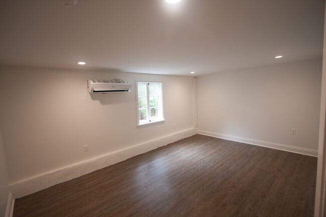 Photo - 1524 Broadway Street Unidad Lower