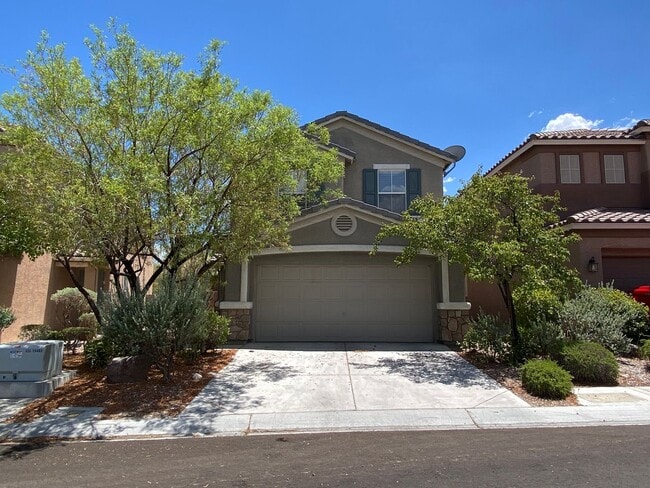 Building Photo - Wonderful 4 bed/2.5 bath home located in Summerlin