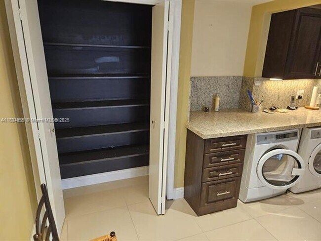 Photo - 1800 NE 114th St Unit 1800 NE 114th St  508