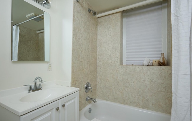 Photo - 1415 Girard St NW
