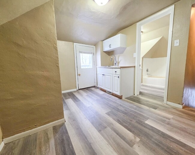 Photo - 861 Howard St Unidad Upper